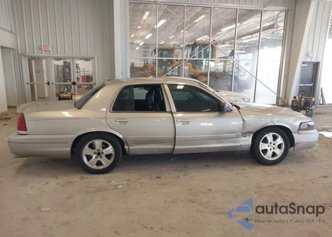 2004 Ford Crown Victoria Lx z USA, uszkodzony, nr VIN 2FAFP74W44X145987